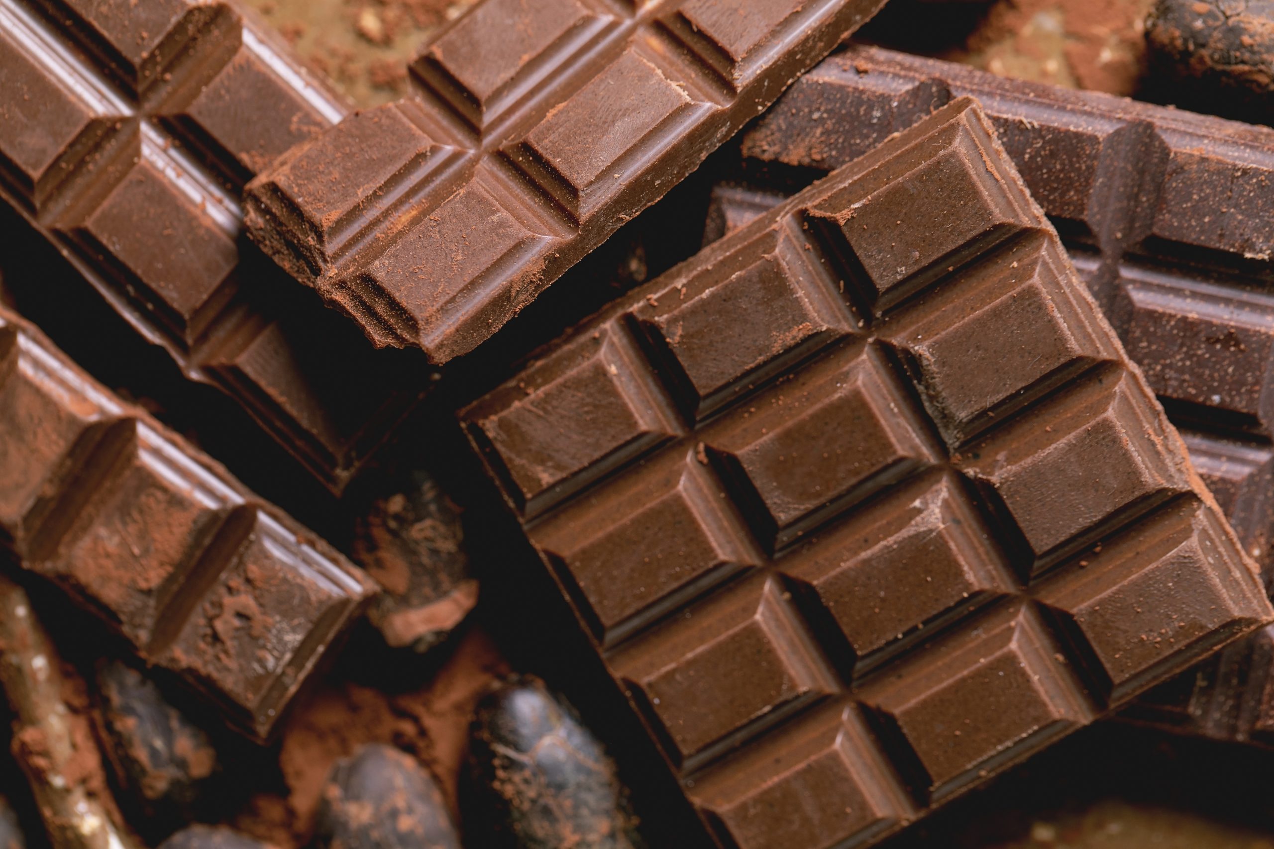 AdobeStock_309976588 chocolate bar chocolate bars